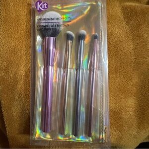 Kit 4 piece makeup brush set with gold makeup pouch